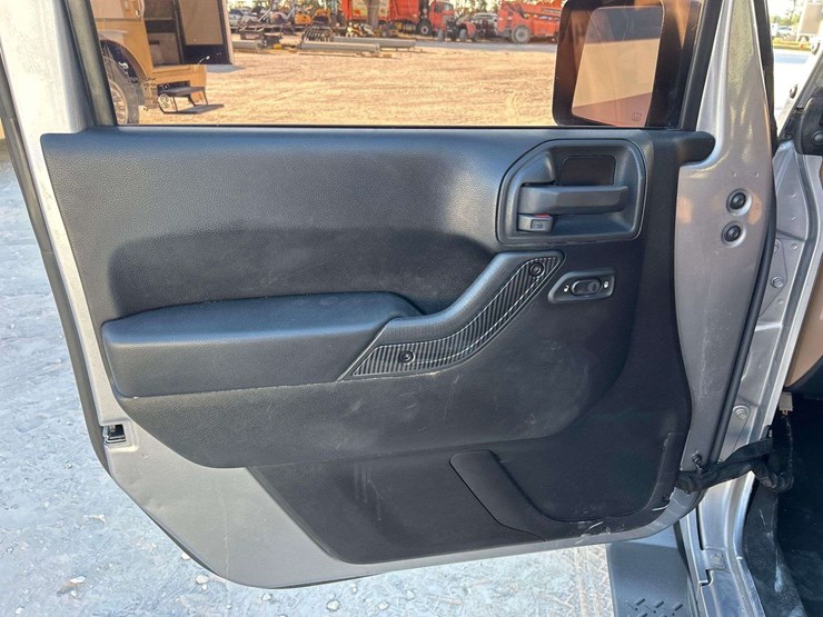 2013-jeep-wrangler-image-10