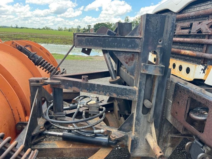 mack-granite-cv713-image-10