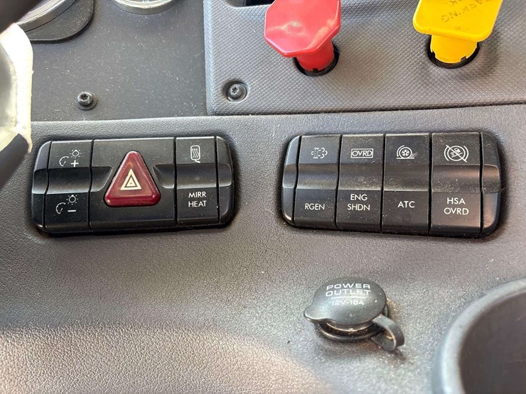 2017-freightliner-cascadia-125-image-24