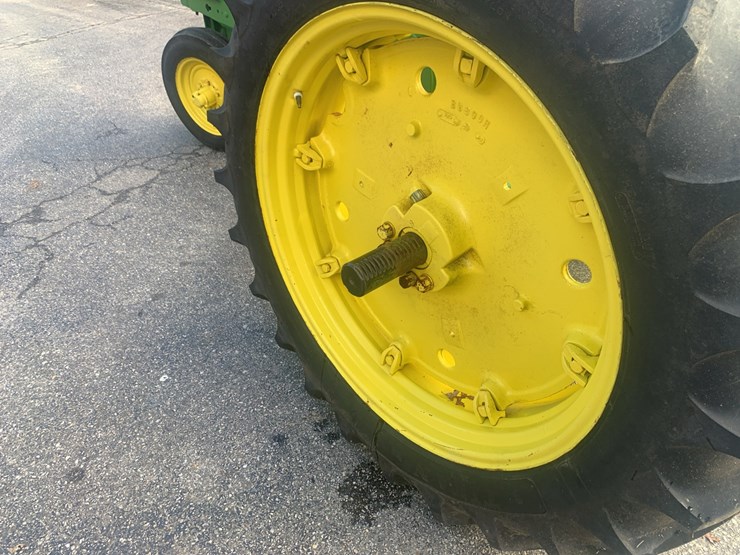 john-deere-520-image-11