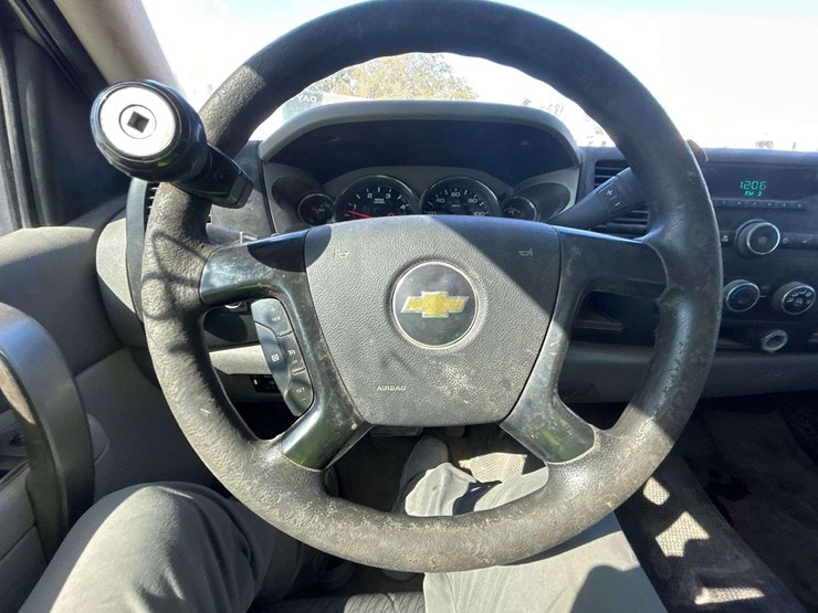 2014-chevrolet-silverado-3500-image-13