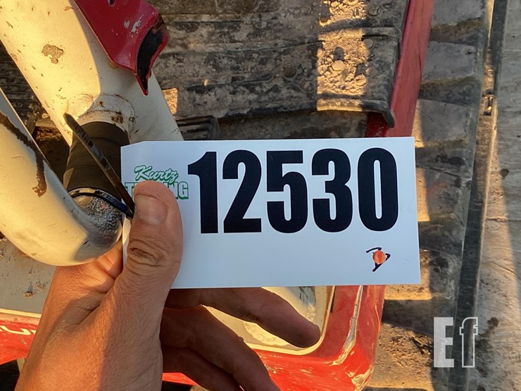 2015-takeuchi-tb260-image-23