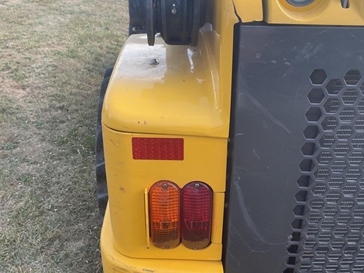 2012-new-holland-l225-image-12