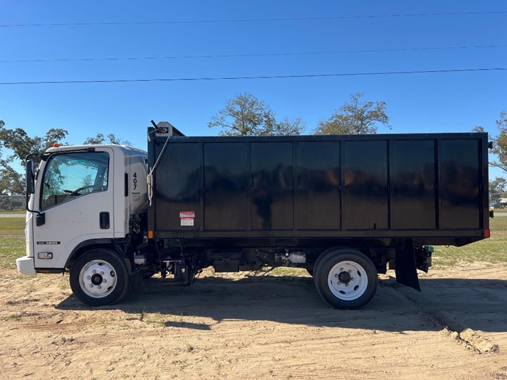 2015-isuzu-nrr-image-1