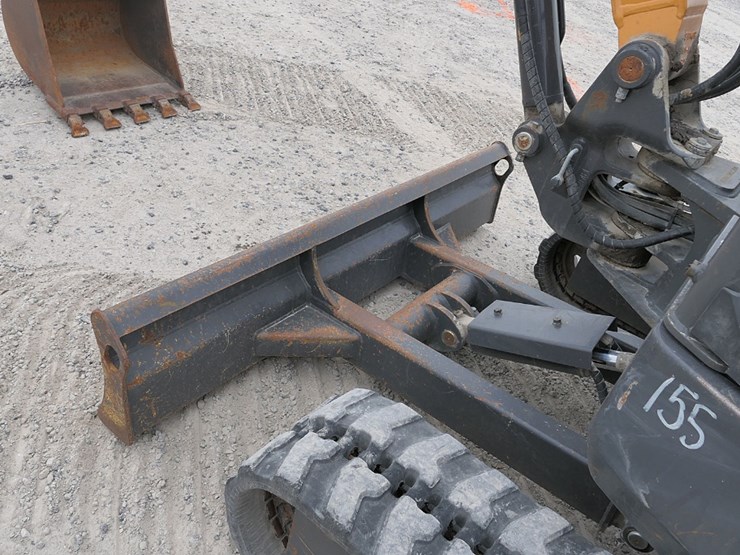 2019-case-cx37c-image-11