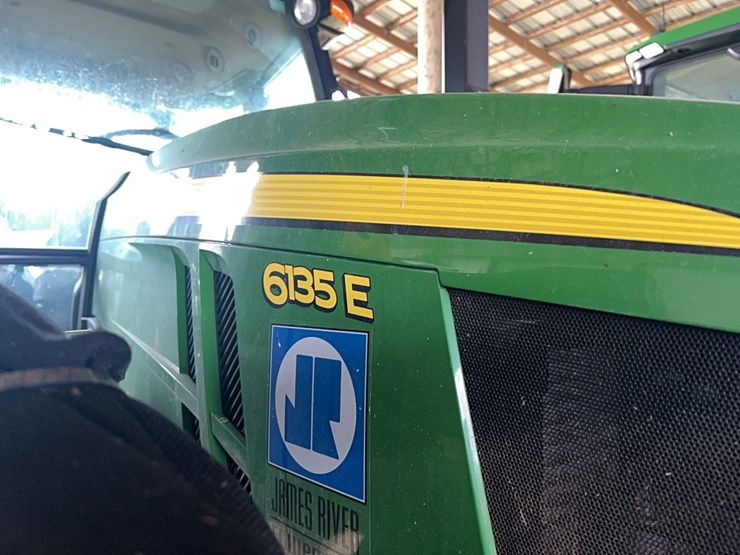 john-deere-6135e-image-26