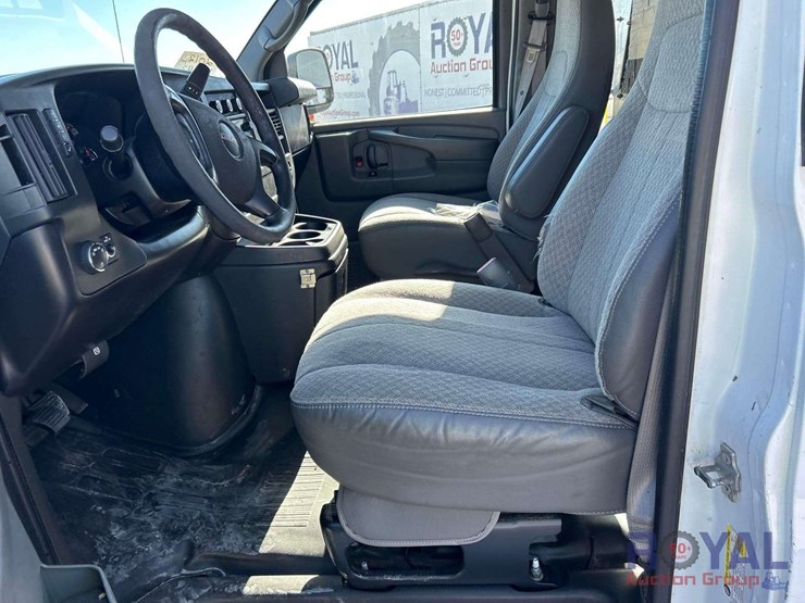 2012-gmc-3500-image-12