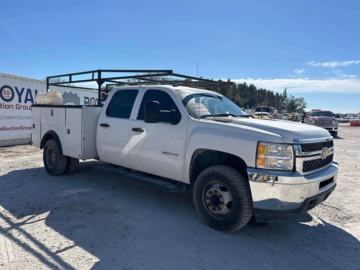 2014-chevrolet-silverado-3500-image-3