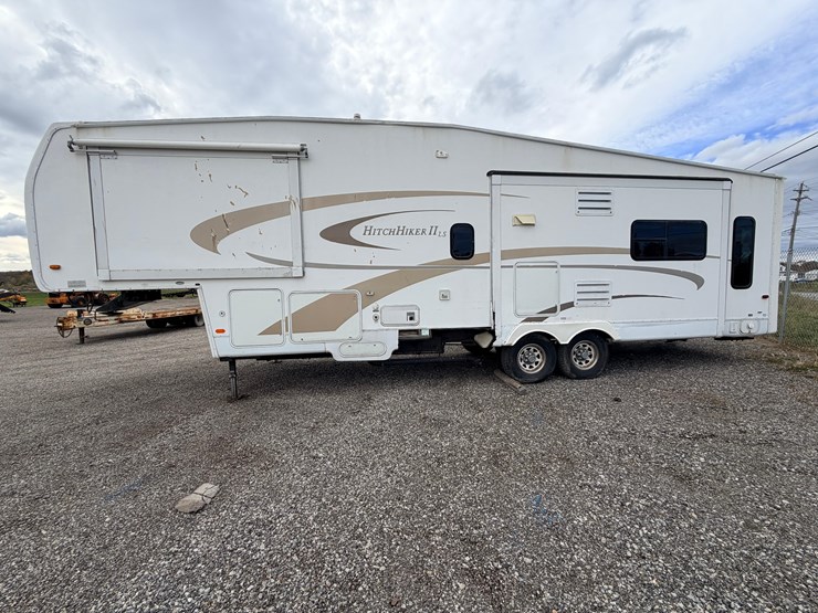 #2250-•-2005-nu-wa-hitchhiker-ii-ls-fifth-wheel-travel-trailer-image-5