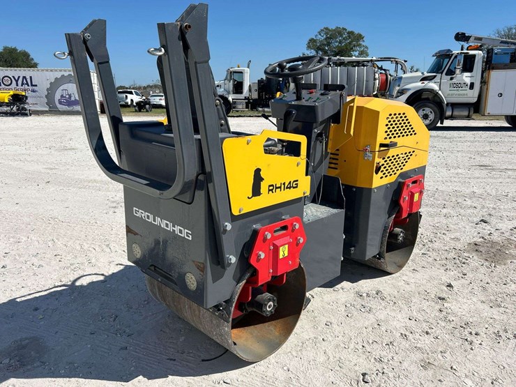 groundhog-rh14g-vibratory-articulated-tandem-smooth-drum-roller-image-3