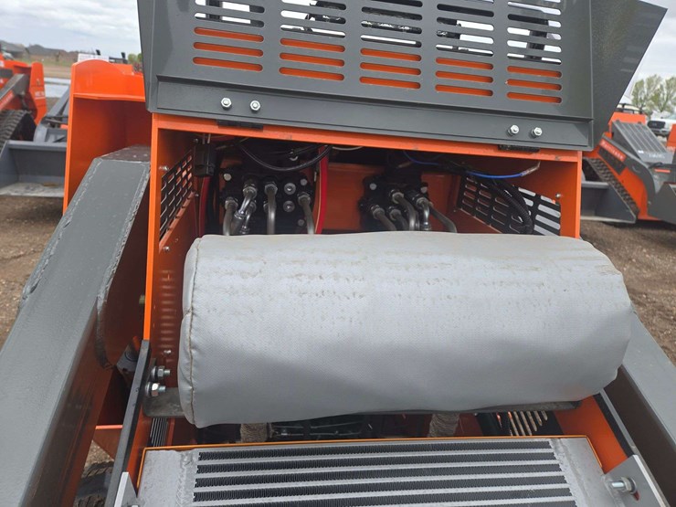 2024-hrc700-hurricane-mini-skid-steer-image-13