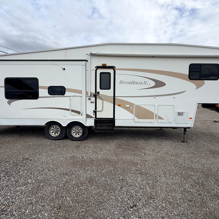 #2250 • 2005 Nu-Wa Hitchhiker II LS Fifth-Wheel Travel Trailer