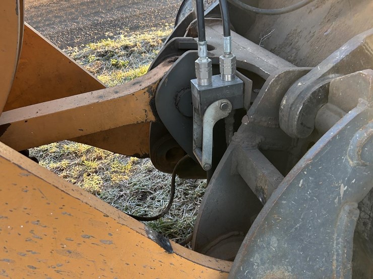 2014-case-721f-xr-image-56