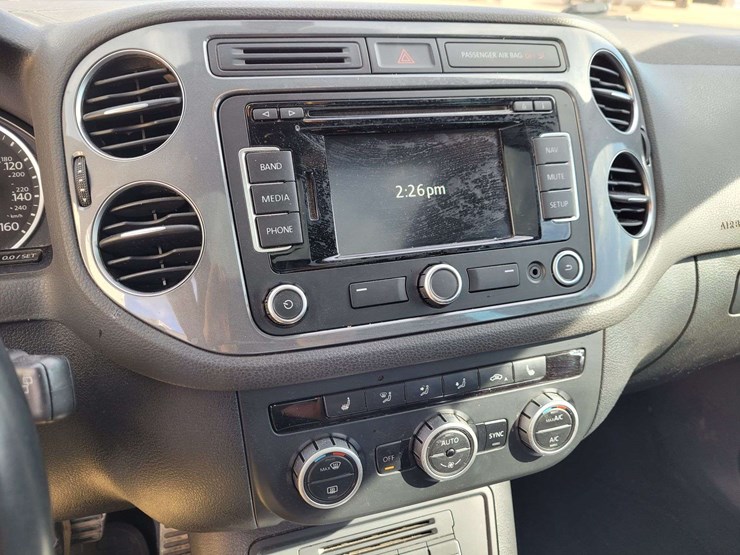 2015-volkswagen-tiguan-image-12