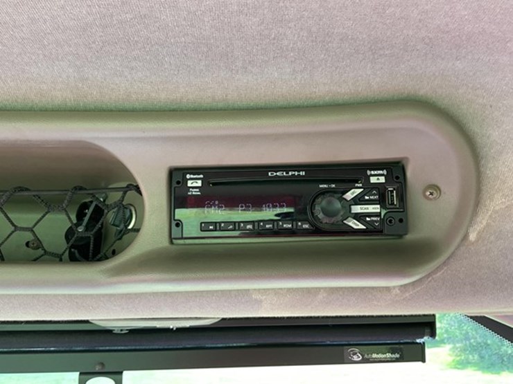 2020-case-ih-magnum-180-image-31