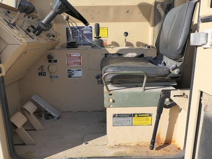 1990-sky-trak-6000m-image-24