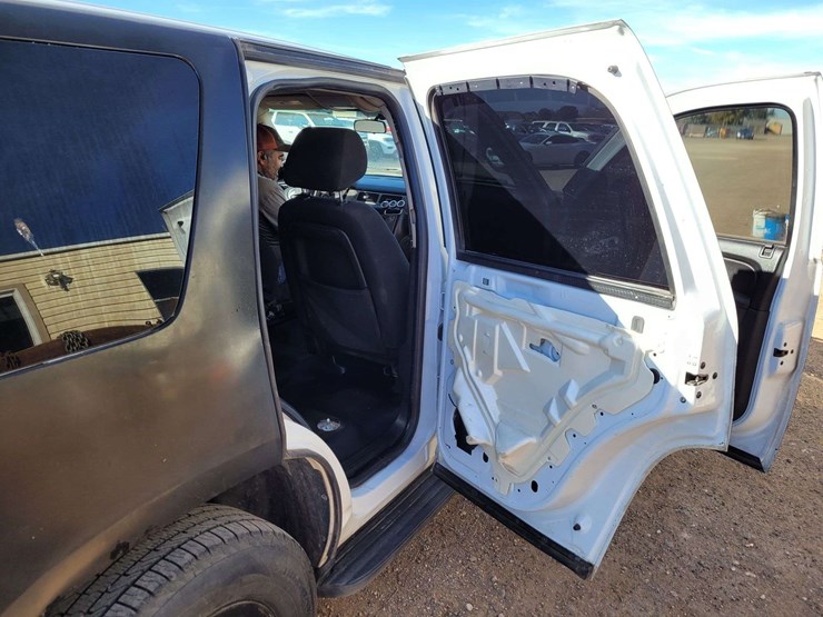 2010-chevrolet-tahoe-ls-image-18