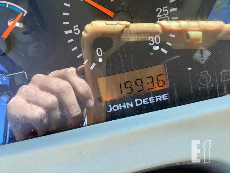 2011-john-deere-3720-image-17