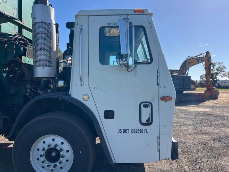 2015-mack-leu633-image-28