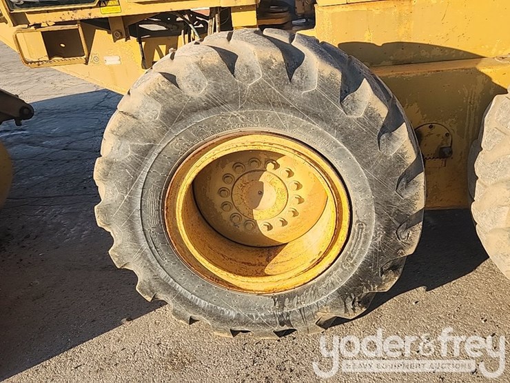 1995-deere-670b-image-12