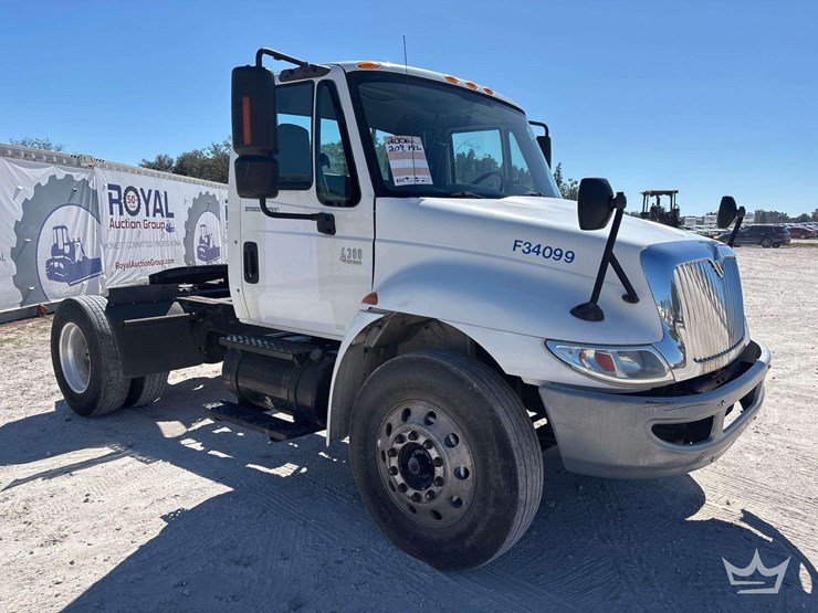 2006-international-durastar-4300-image-2