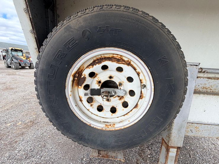 #2153-•-s&s-gooseneck-horse-trailer-image-35