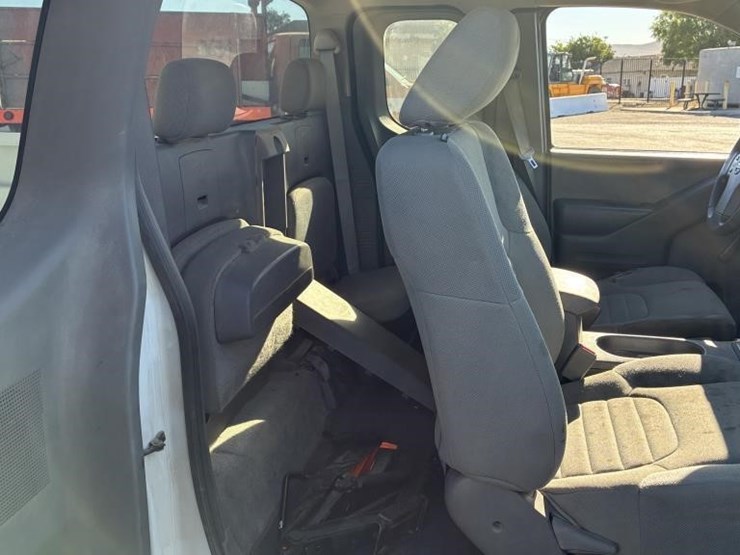 2016-nissan-frontier-image-9