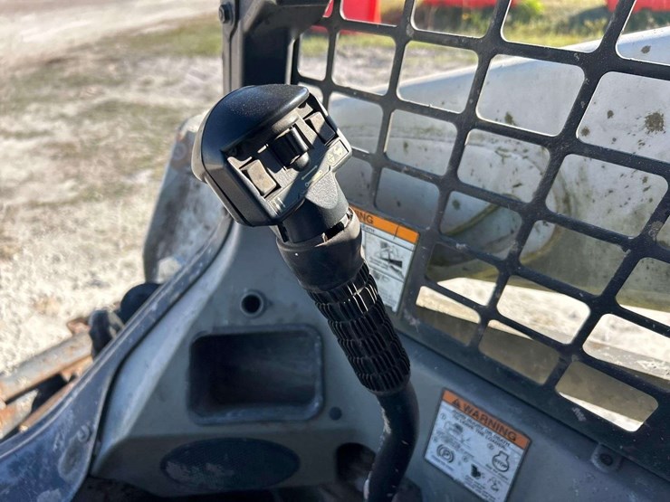 2013-bobcat-t590-image-12