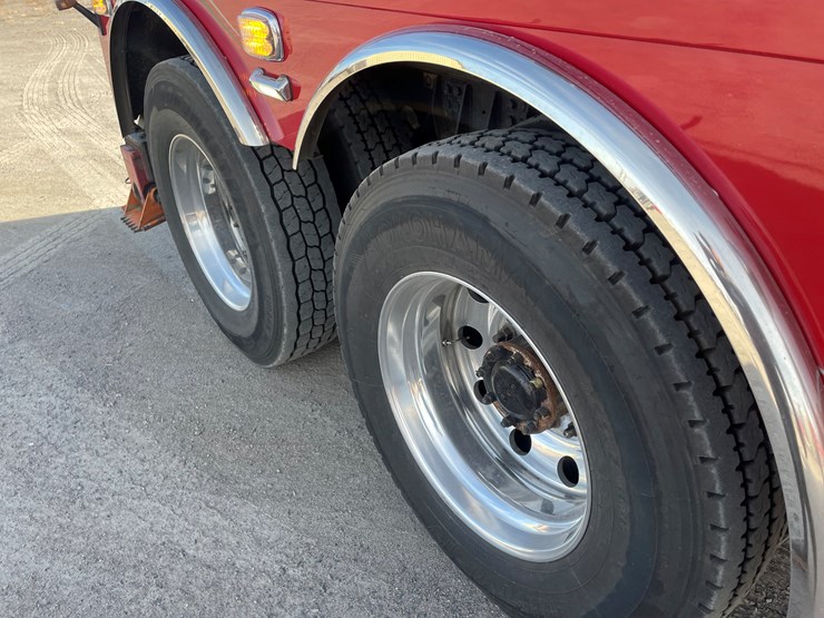 #3824-•-2019-peterbilt-heavy-rotator-(has-mn-title-in-delay,-may-take-6-8-weeks)-image-24