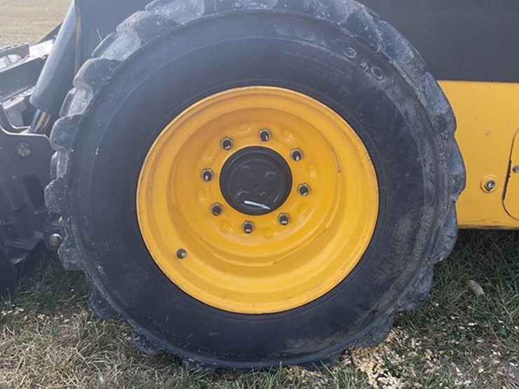 2012-new-holland-l225-image-9