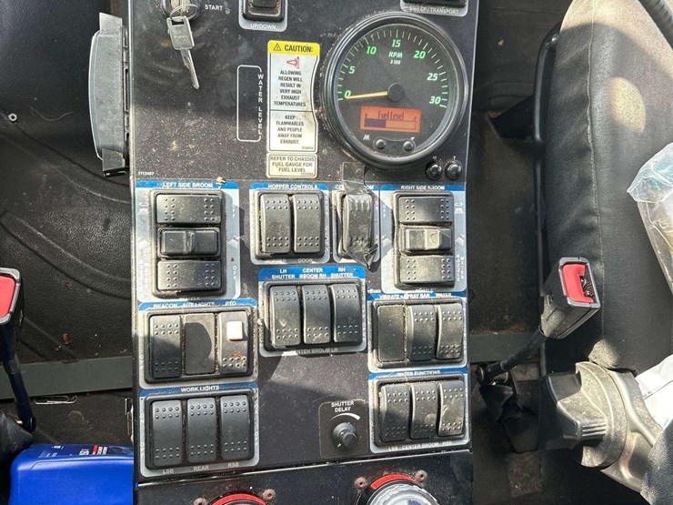 2020-freightliner-m2-106-image-16