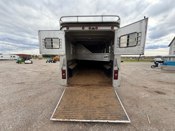 #2153-•-s&s-gooseneck-horse-trailer-image-12