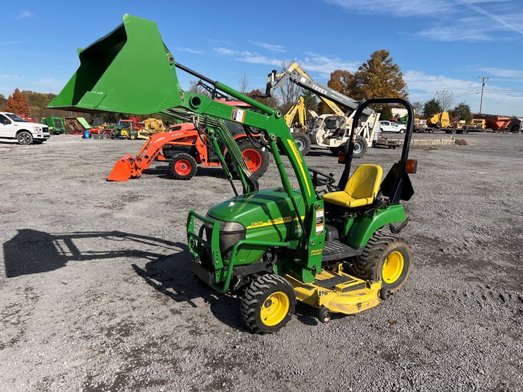 john-deere-2305-image-1