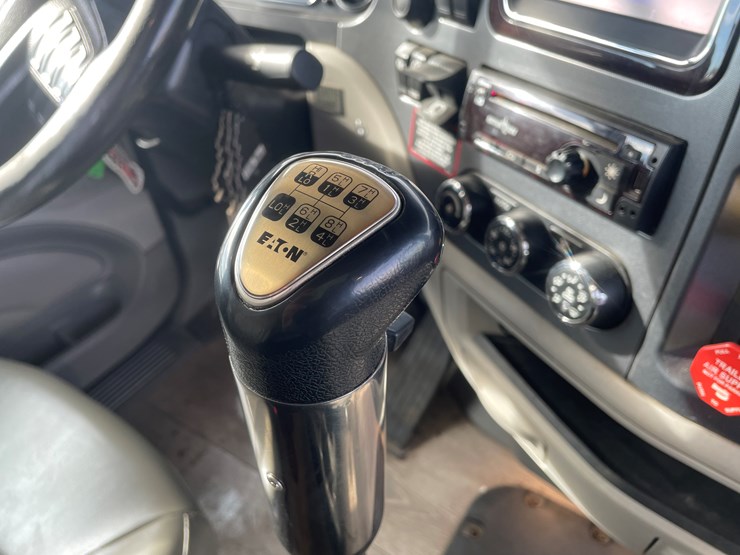 #3822-•-2019-peterbilt-heavy-rotator-truck-(has-mn-title-in-delay,-may-take-6-8-weeks)-image-54