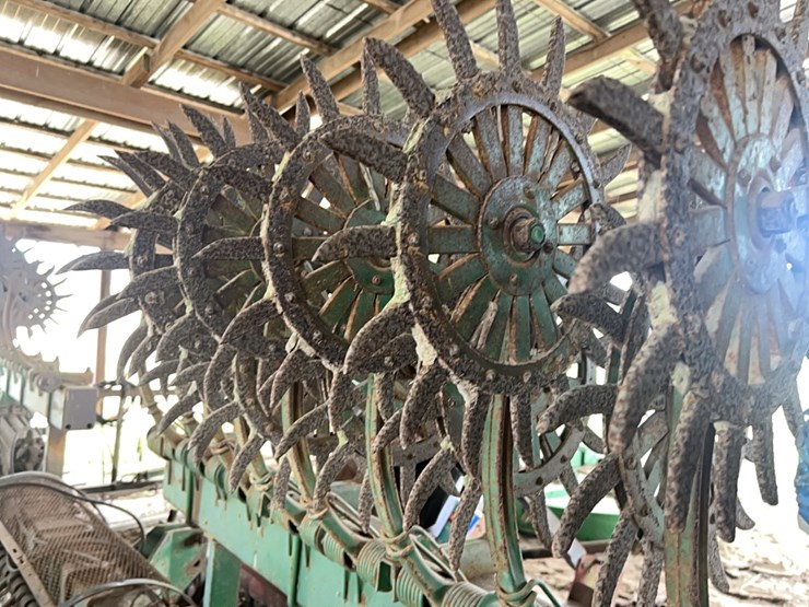 john-deere-8-image-2