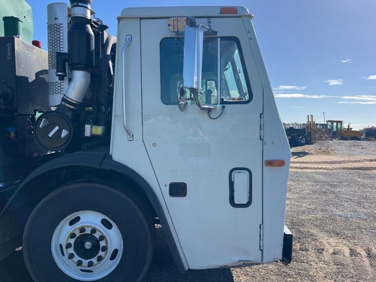 2014-mack-leu613-image-30