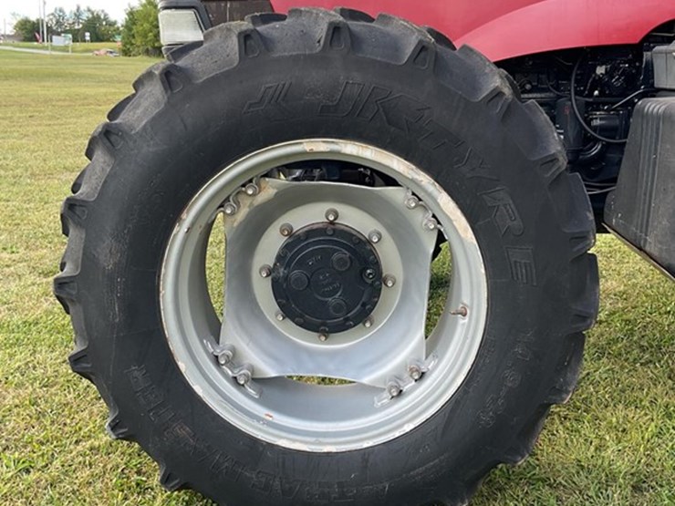 2015-case-ih-farmall-140a-image-8