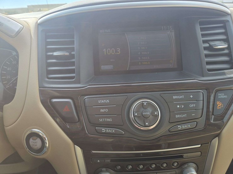 2014-nissan-pathfinder-sl-image-16