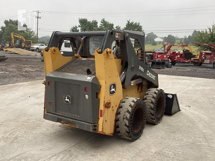 2019-deere-318g-image-4