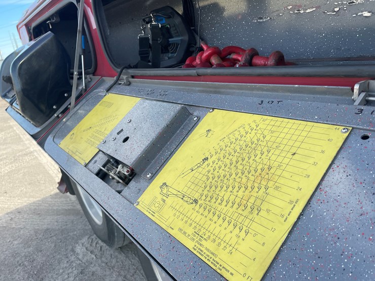 #3822-•-2019-peterbilt-heavy-rotator-truck-(has-mn-title-in-delay,-may-take-6-8-weeks)-image-96