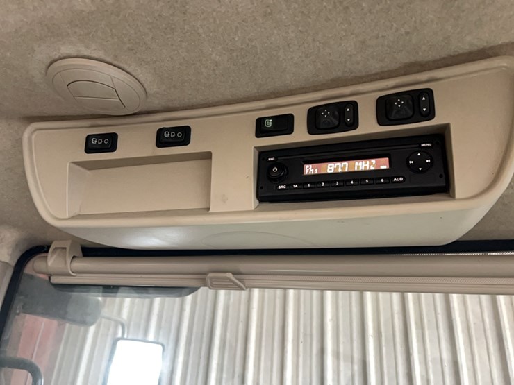 john-deere-7210-image-19