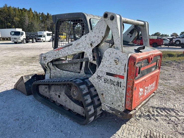 2013-bobcat-t590-image-4