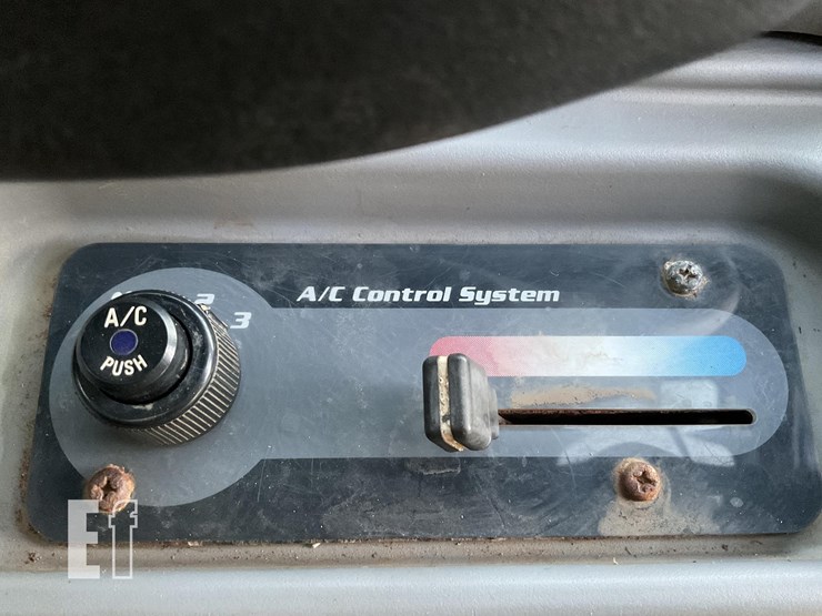 2020-kubota-svl95-2s-image-16