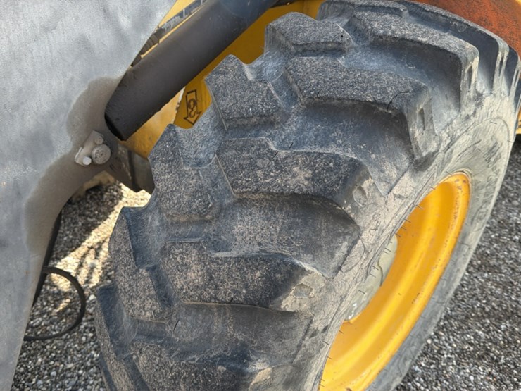 #1401-•-coyote-c14-4-compact-wheel-loader-image-30