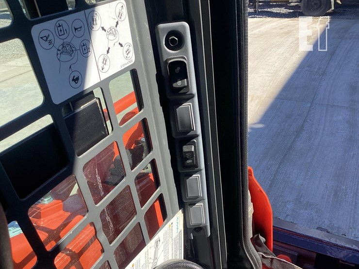 2025-kubota-ssv65-image-18