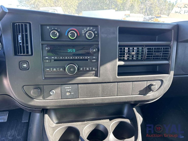 2012-gmc-3500-image-18