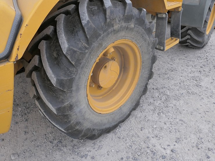 2012-deere-324j-image-17