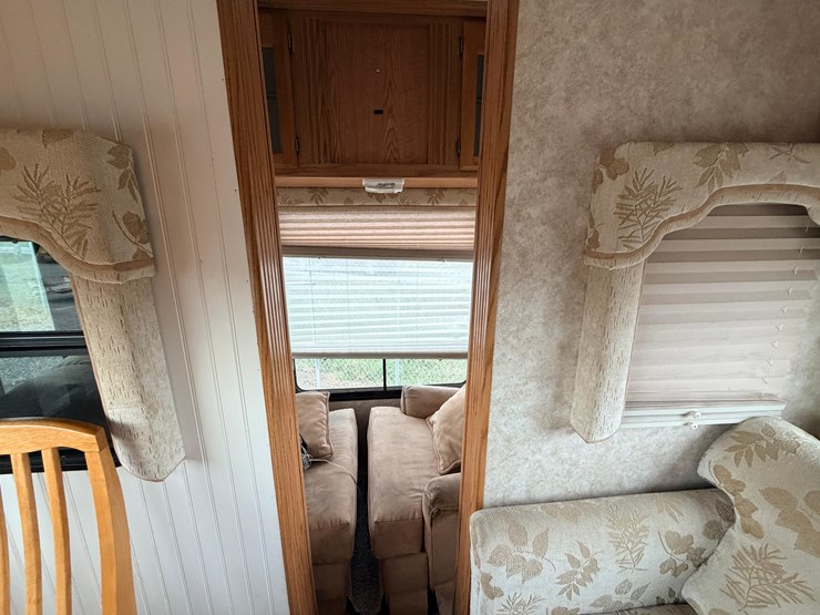 #2250-•-2005-nu-wa-hitchhiker-ii-ls-fifth-wheel-travel-trailer-image-30