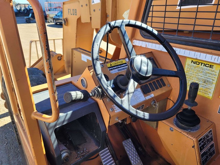 lull-1044c-54-image-11