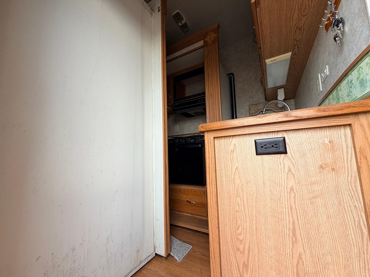 #2250-•-2005-nu-wa-hitchhiker-ii-ls-fifth-wheel-travel-trailer-image-26